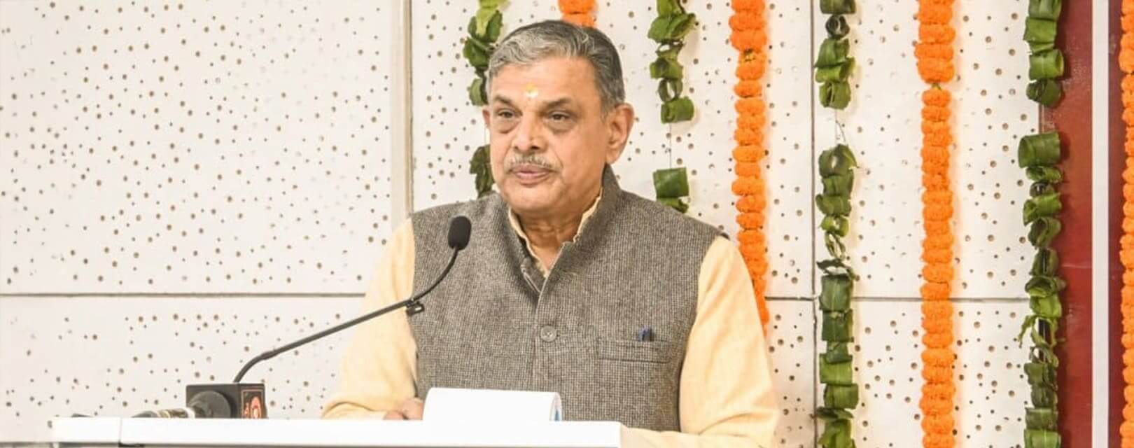 Sarkaryavah addressing students